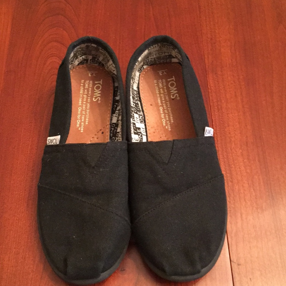 Toms black slip on shoes
